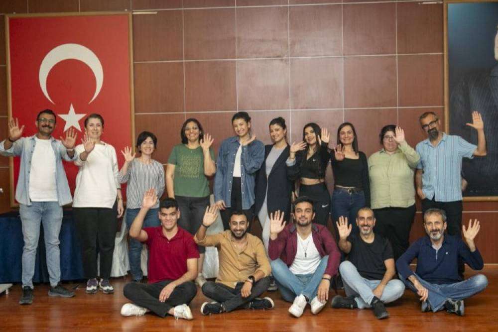 Mersin'de şehir tiyatrosu sanata yatırım yapıyor