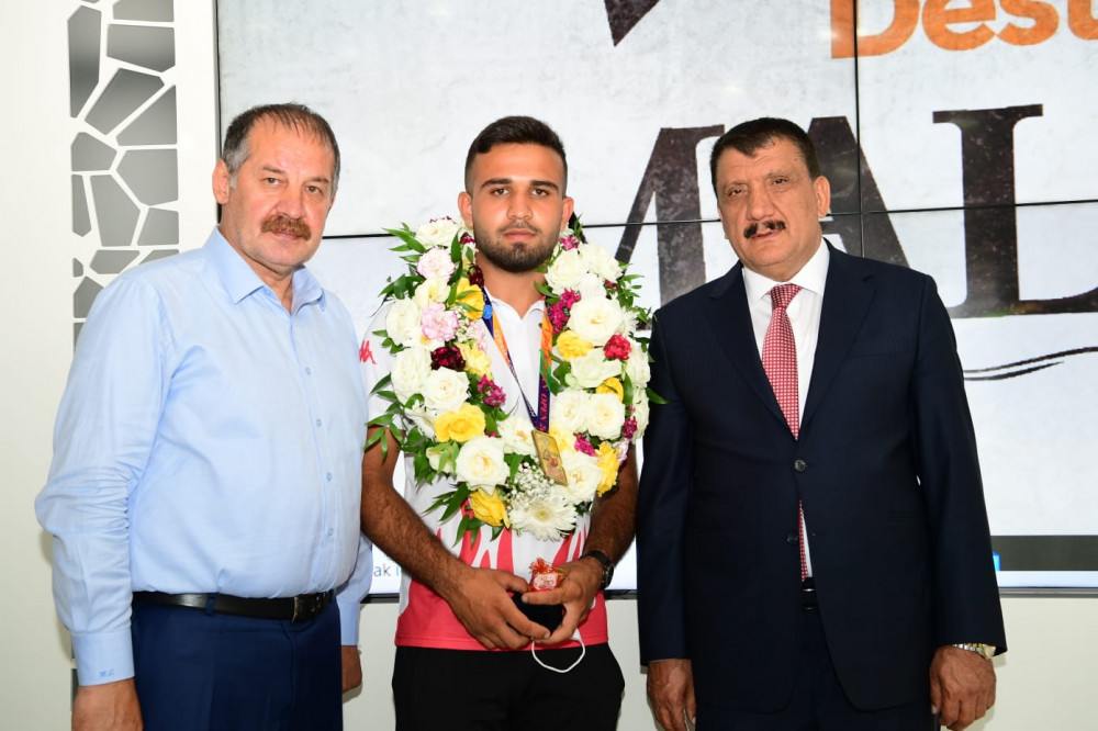 Avrupa Şampiyonu Sporcuyu Başkan Gürkan makamında ağırladı