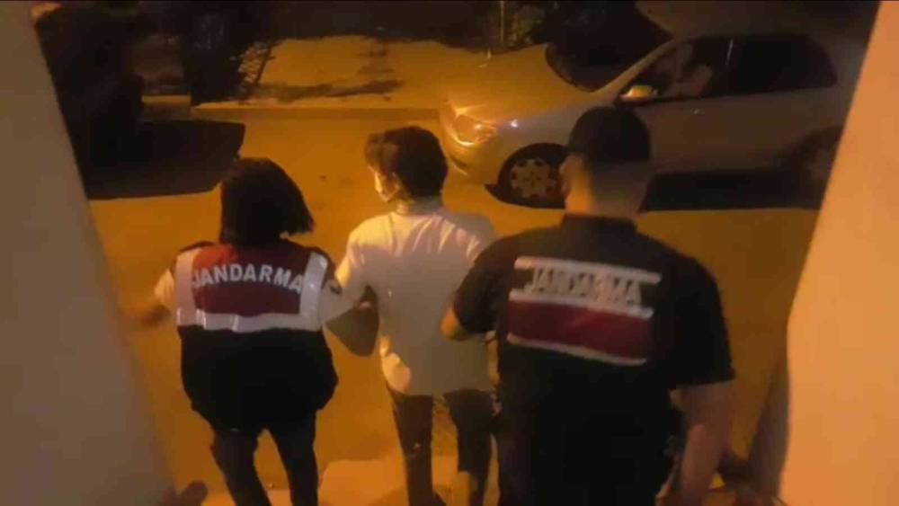 İzmir merkezli FETÖ operasyonunda 26 şüpheli gözaltında