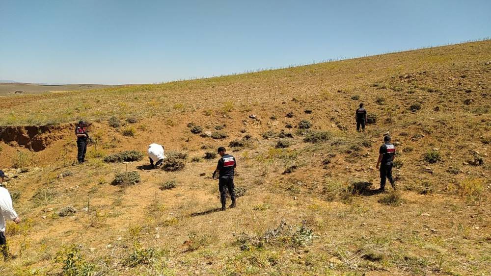 Arazi kavgasında hayatını kaybeden 3 kişi toprağa verildi
