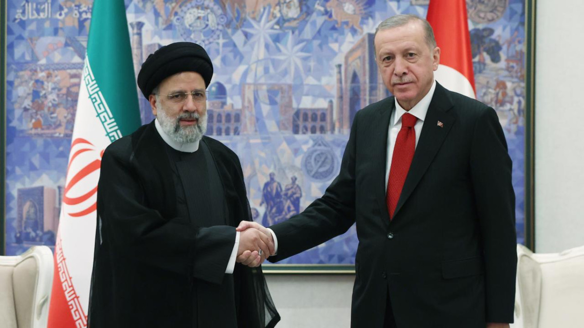 Cumhurbaşkanı Erdoğan, Reisi'ye başsağlığı dileklerini iletti